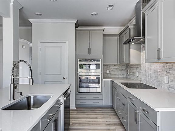 5th image of 419 Brooke Hill Dr