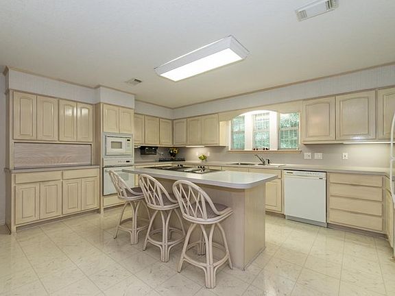 5th image of 4420 Folsom Dr