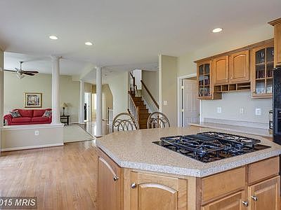 4th image of 619 Pineview Ct