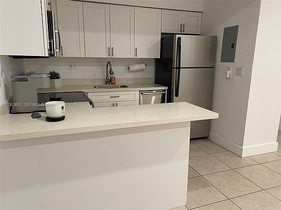 5th image of 1 Edgewater Dr #Den-103