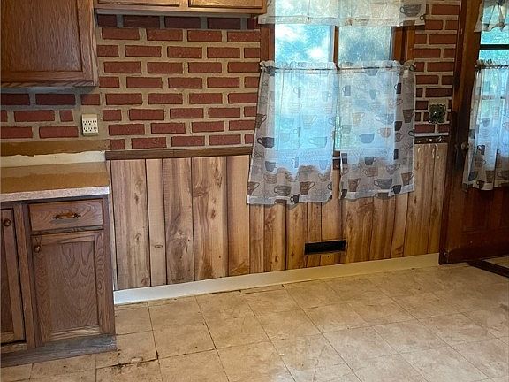 3rd image of 1564 Andrea Dr