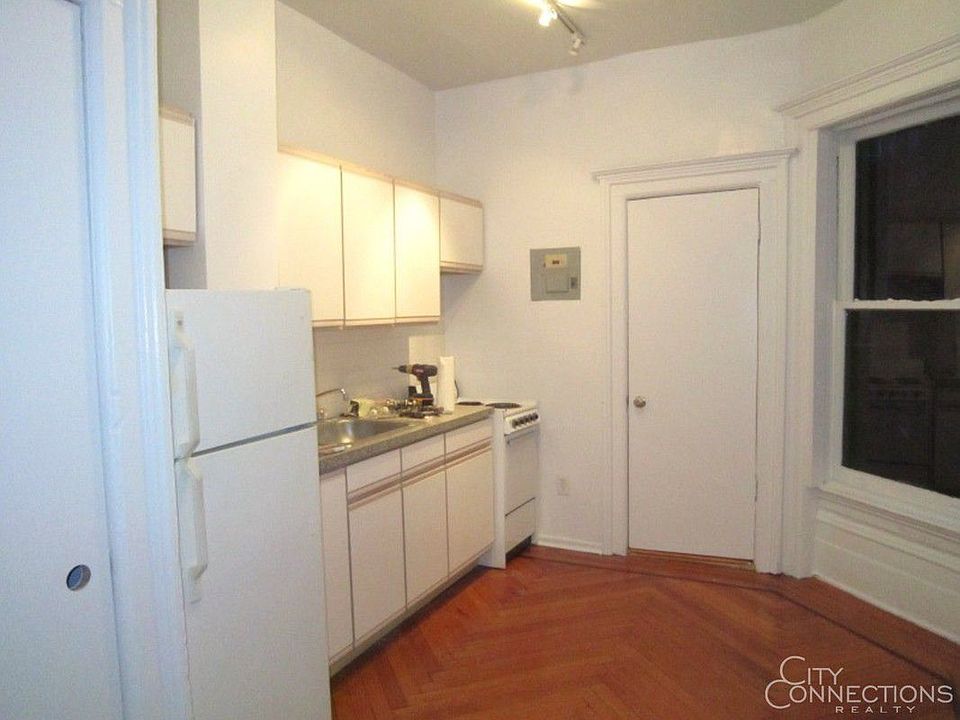 2nd image of 26 W 27th St APT 52