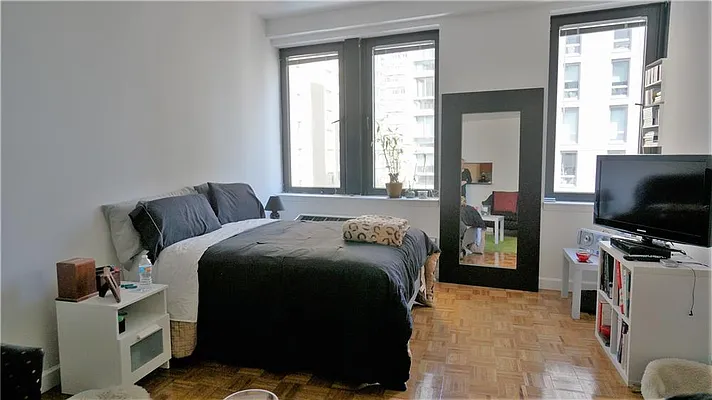 Rented by R New York | media 24