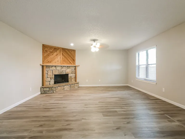 933 Lemontree Dr — Photo 3
