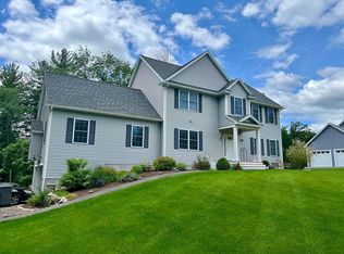 3 Hummingbird Ln, Salem, NH 03079