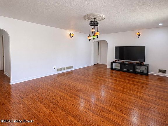 4th image of 6806 Mariposa Dr