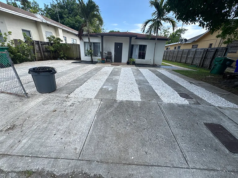 2000 NW 27th St #A — Photo 10