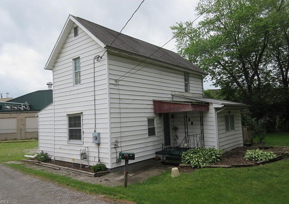 1st image of 428 Main St