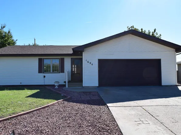 1604 E 29th St, Hays, KS 67601