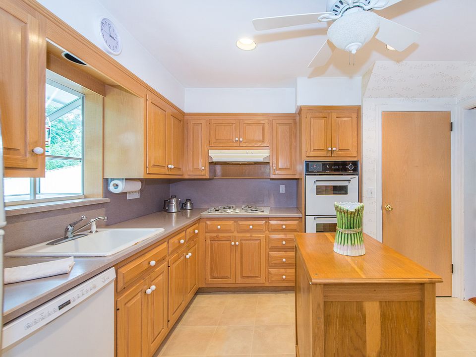 1st image of 8 Elf Hill Ct