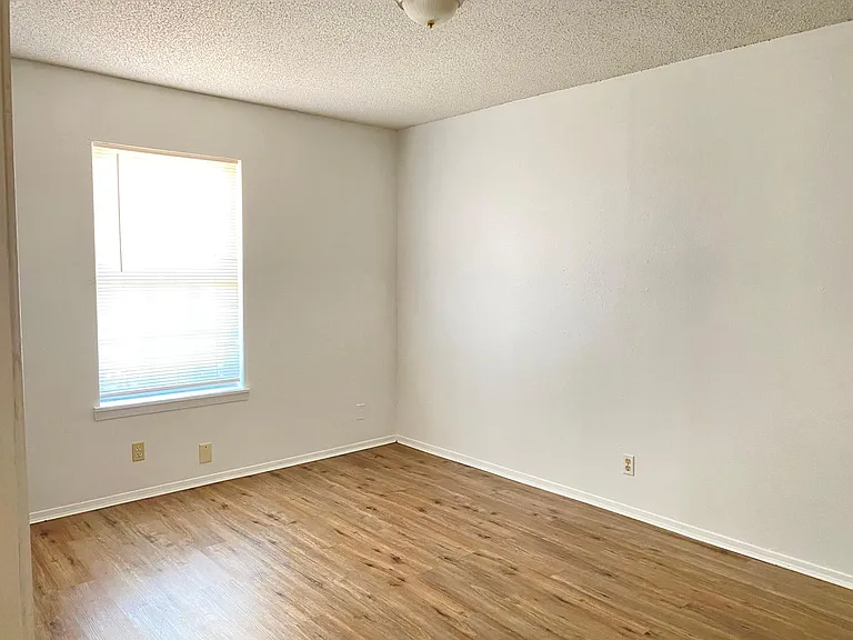 285 Nottingham Trl — Photo 11