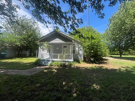 4th image of 701 SW 3rd St