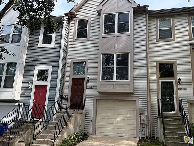 9609 Clocktower Ln — Photo 1