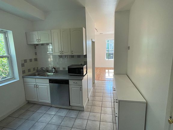 5th image of 1441 N Ashland Ave APT 2F