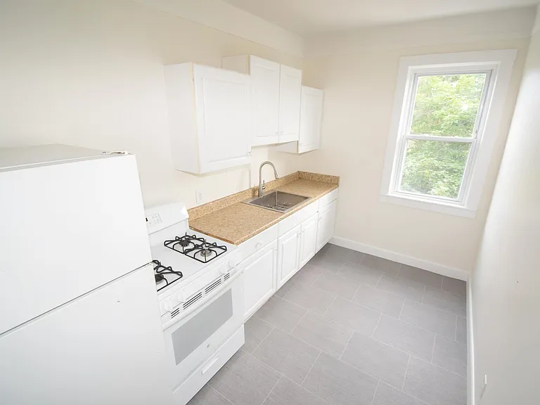 196 Ocean Rd #D — Photo 7