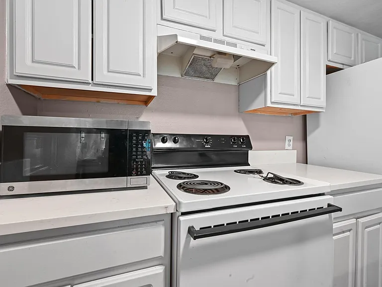 2124 Burton Dr #204 — Photo 7