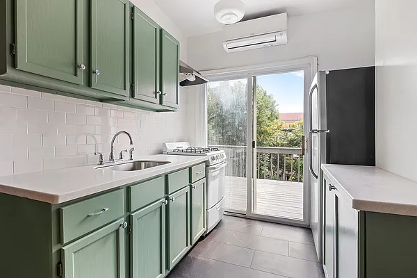 Rented by SERHANT. | media 1