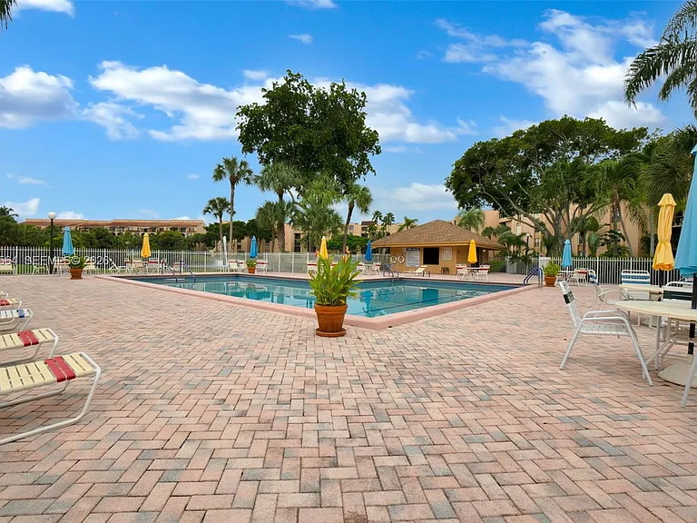 500 Egret Cir #8403 — Photo 25