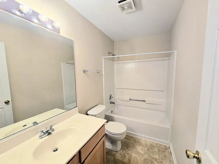 4039 Blackstone Dr — Photo 10