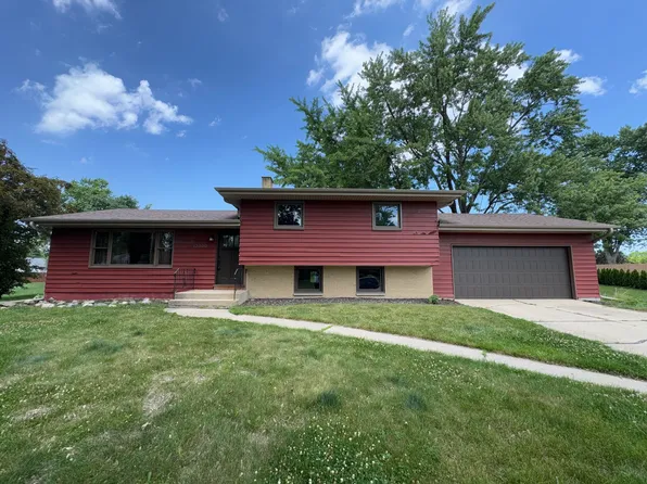 12000 N Oakwood Dr, Saint John, IN 46373