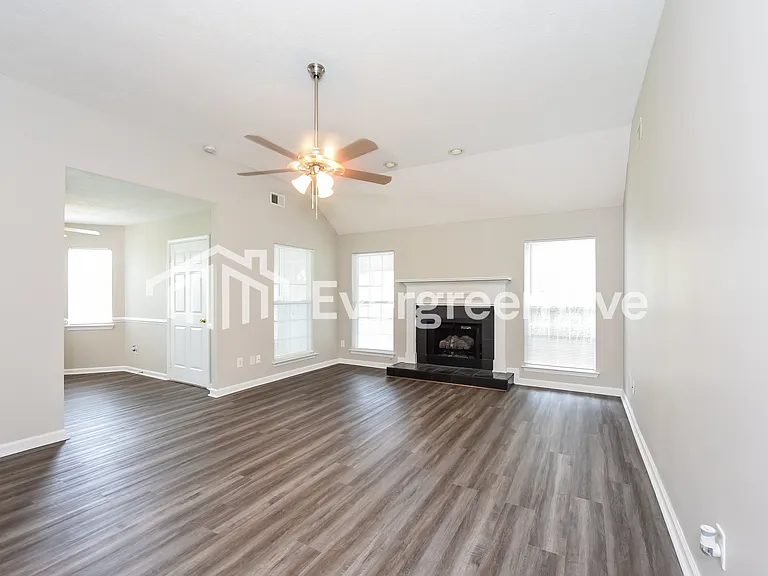 312 Red Barn Ct — Photo 2