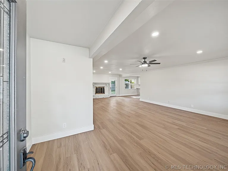 10714 S 86th East Cir — Photo 3