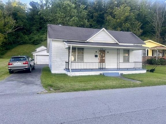 2nd image of 435 Lyons Ave