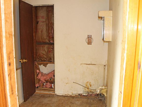 5th image of 611 N Oak St