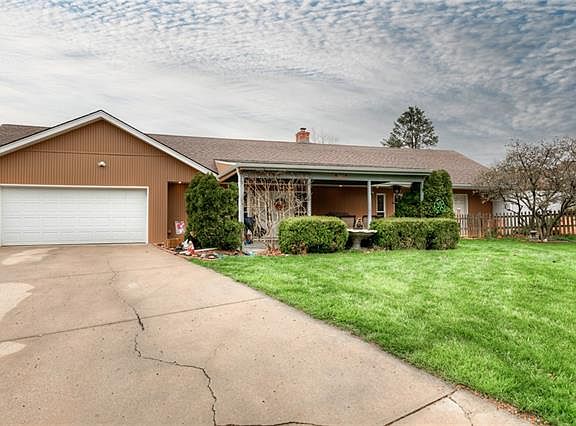 2nd image of 5621 NW Platte Purchase Dr