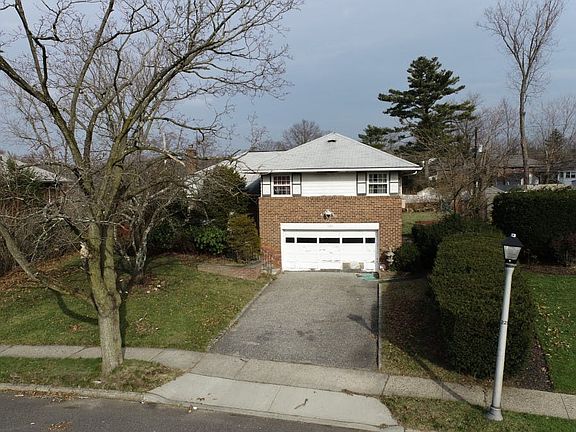 3rd image of 626 Duke St