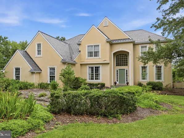 17 Davis Dr, Washington Crossing, PA 18977