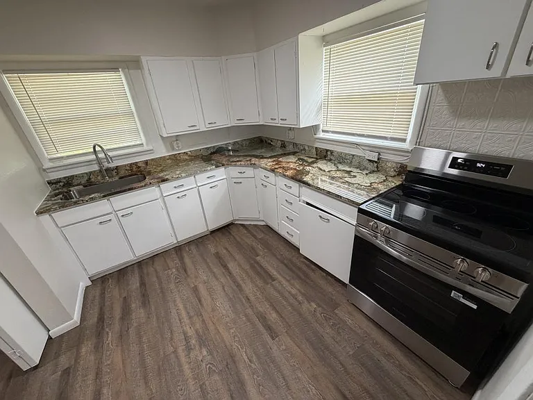 401 S Scraper St — Photo 2