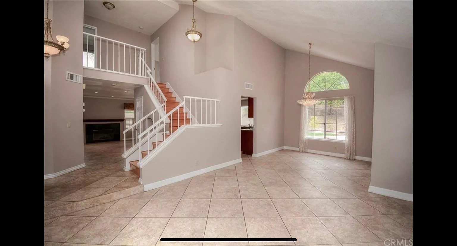 447 Yellowstone Cir — Photo 3