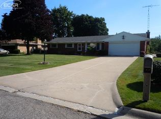 5489 Moceri Ln, Grand Blanc, MI 48439