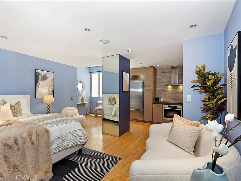 7250 Franklin Ave #506 — Photo 1