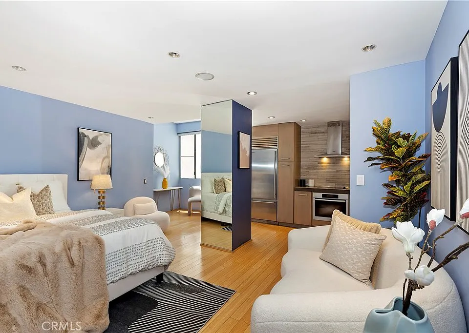 7250 Franklin Ave #506