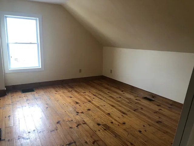 3 bed, 2.5 bath, 1350 sqft, $2,800 — Photo 4
