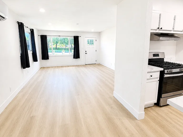 712 Elkhorn Plz — Photo 5