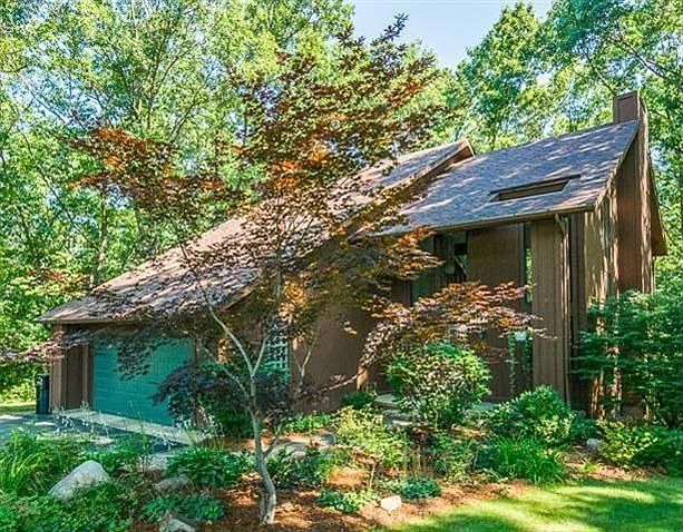 1st image of 6005 Queen Oaks Dr