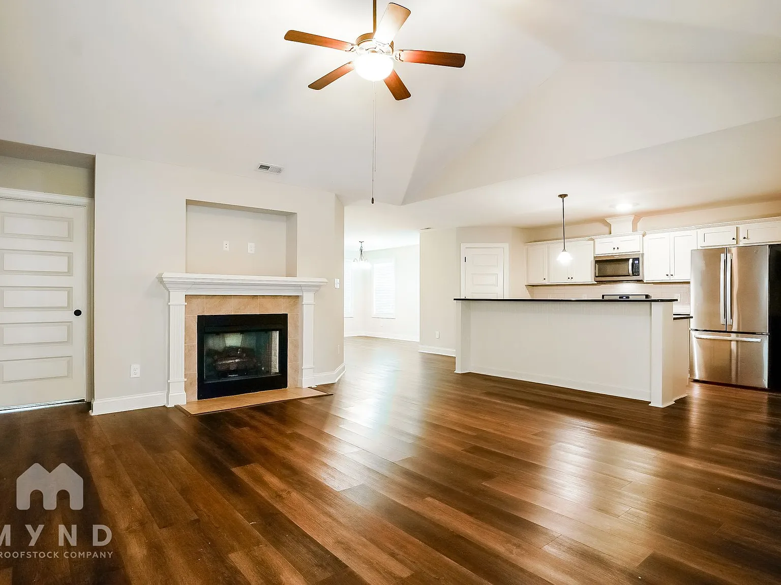 3 bed, 2.0 bath, 1825 sqft, $2,395 — Photo 4
