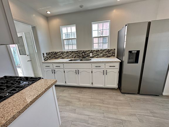 4th image of 4011 W 28th St #4015