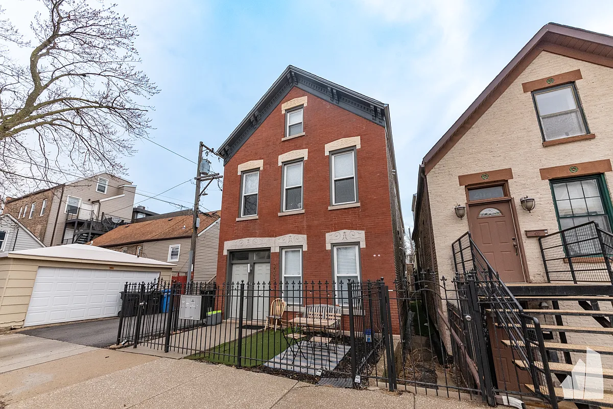 2 bed, 2.0 bath, $2,895 — Photo 2