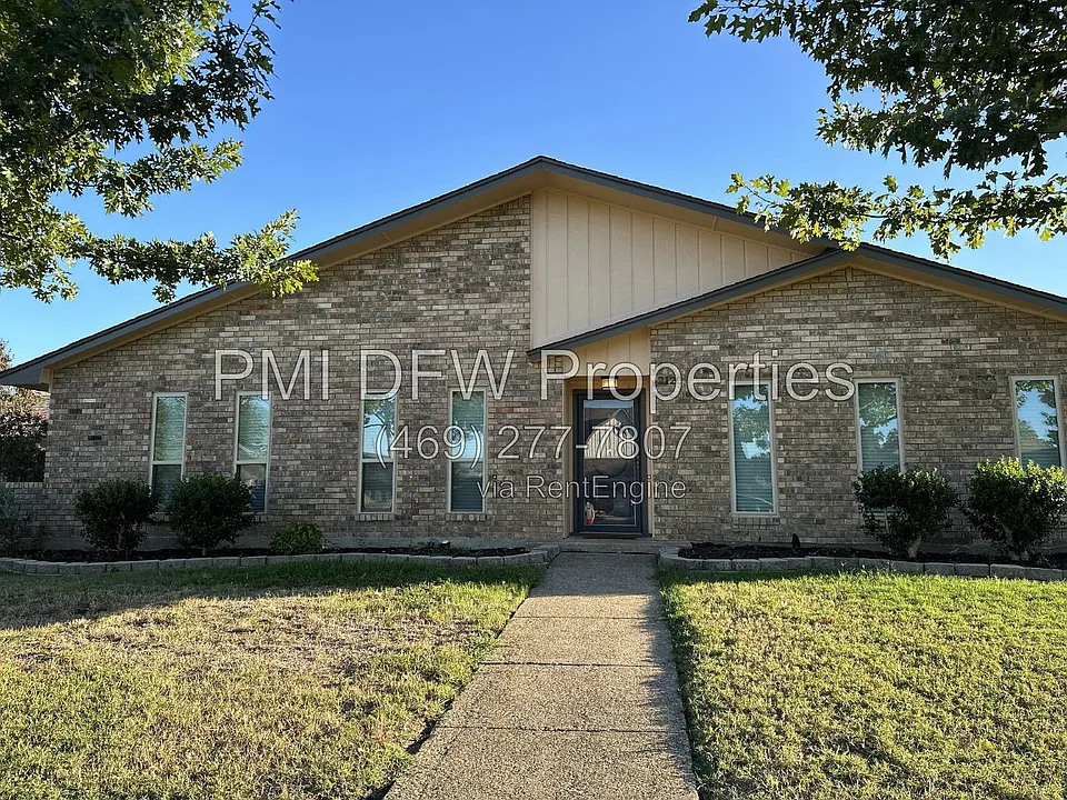 2120 Blossom Ln
