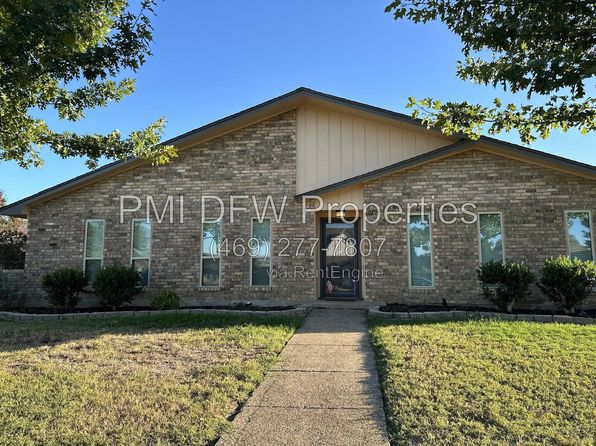 2120 Blossom Ln