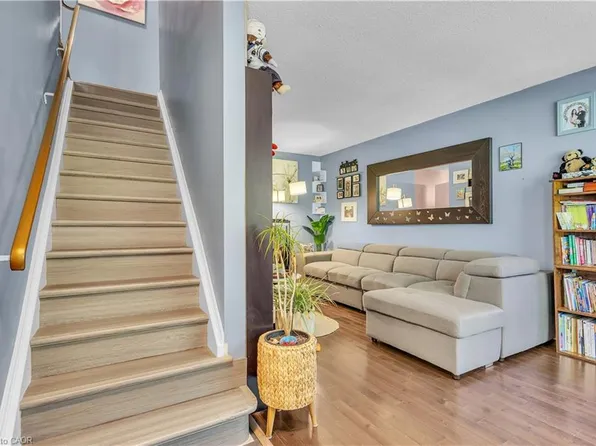 375 Pioneer Dr #7, Kitchener, ON N2P 1L8