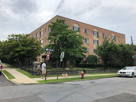 2nd image of 420 Palisade Ave APT 1L