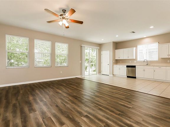 5th image of 1035 Clearpointe Way