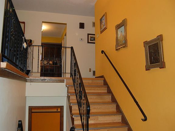4th image of 1572 Sunnyslope Dr