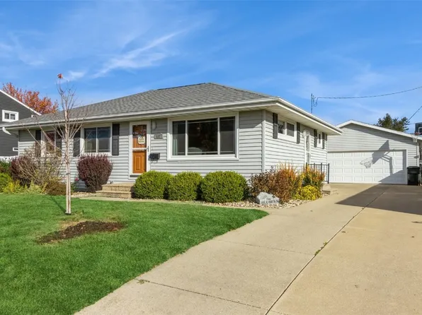 407 31st St NW, Cedar Rapids, IA 52405