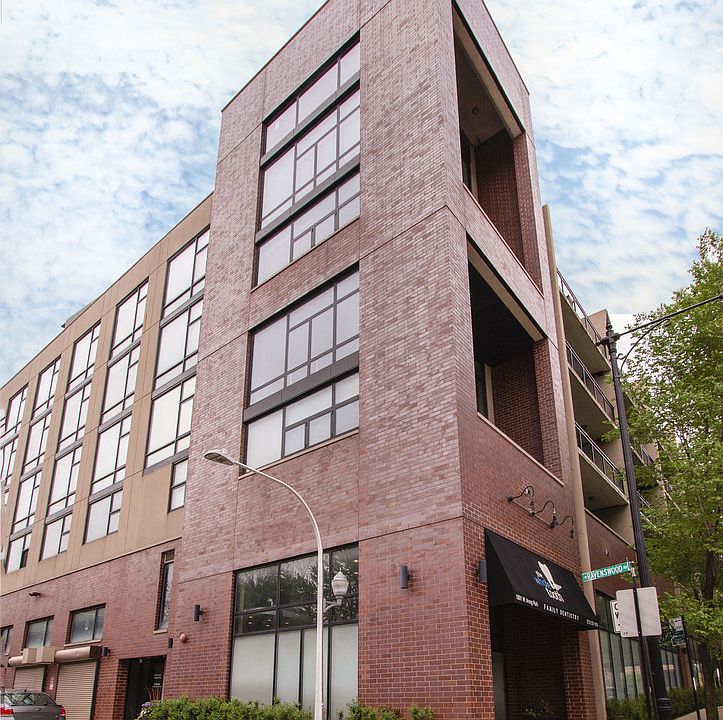 1st image of 3946 N Ravenswood Ave APT 408